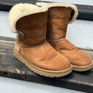 ❄️Ugg Boots Bailey Button Size 7